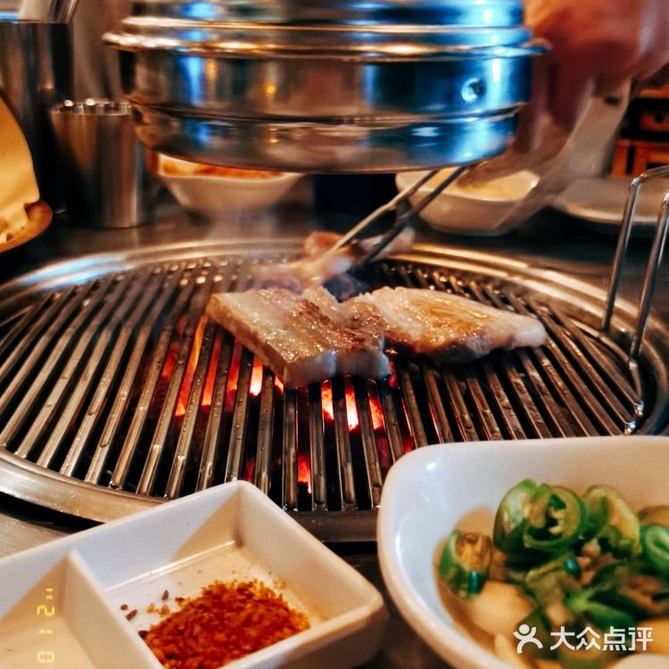 街边氛围感满点的烤肉店推荐