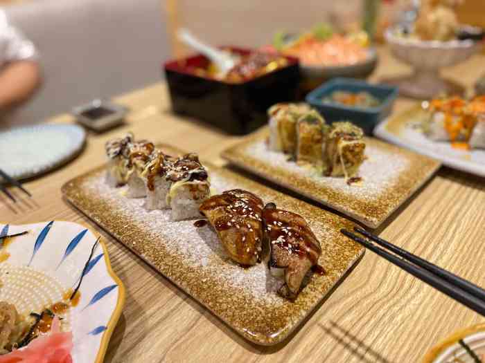 川禾刺身(光华东街店)-"公司门口一家日料,店面不大,环境还比较清.