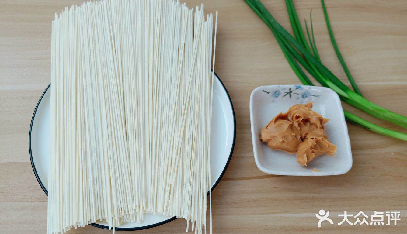 ㊙️家庭版芝麻酱拌面，香气浓郁，好吃到舔盘❗