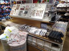 -名创优品(北京新中关购物中心地铁层店)