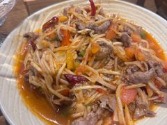酸笋丝炒牛肉片-金孔雀德宏傣味餐馆(魏公村店)