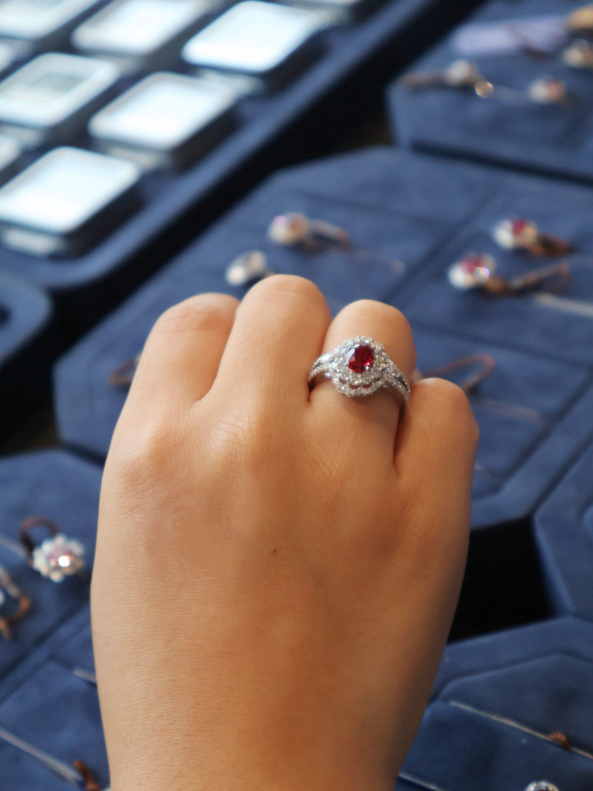 红宝石钻戒,以爱之名,老公好会选礼物