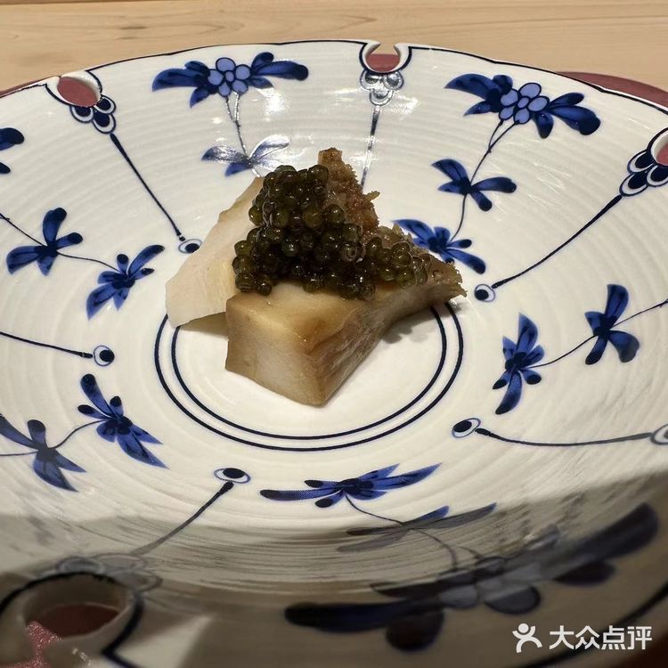 他们家食材很新鲜，寿司有好多名字都叫不上来