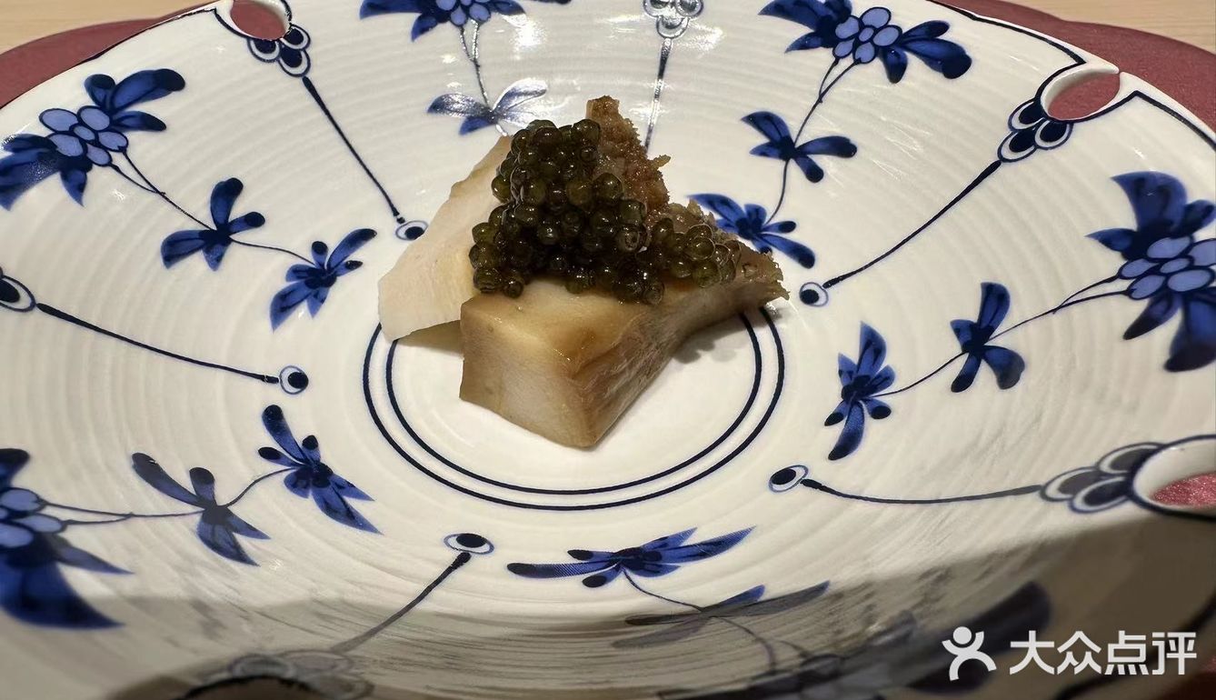 他们家食材很新鲜，寿司有好多名字都叫不上来