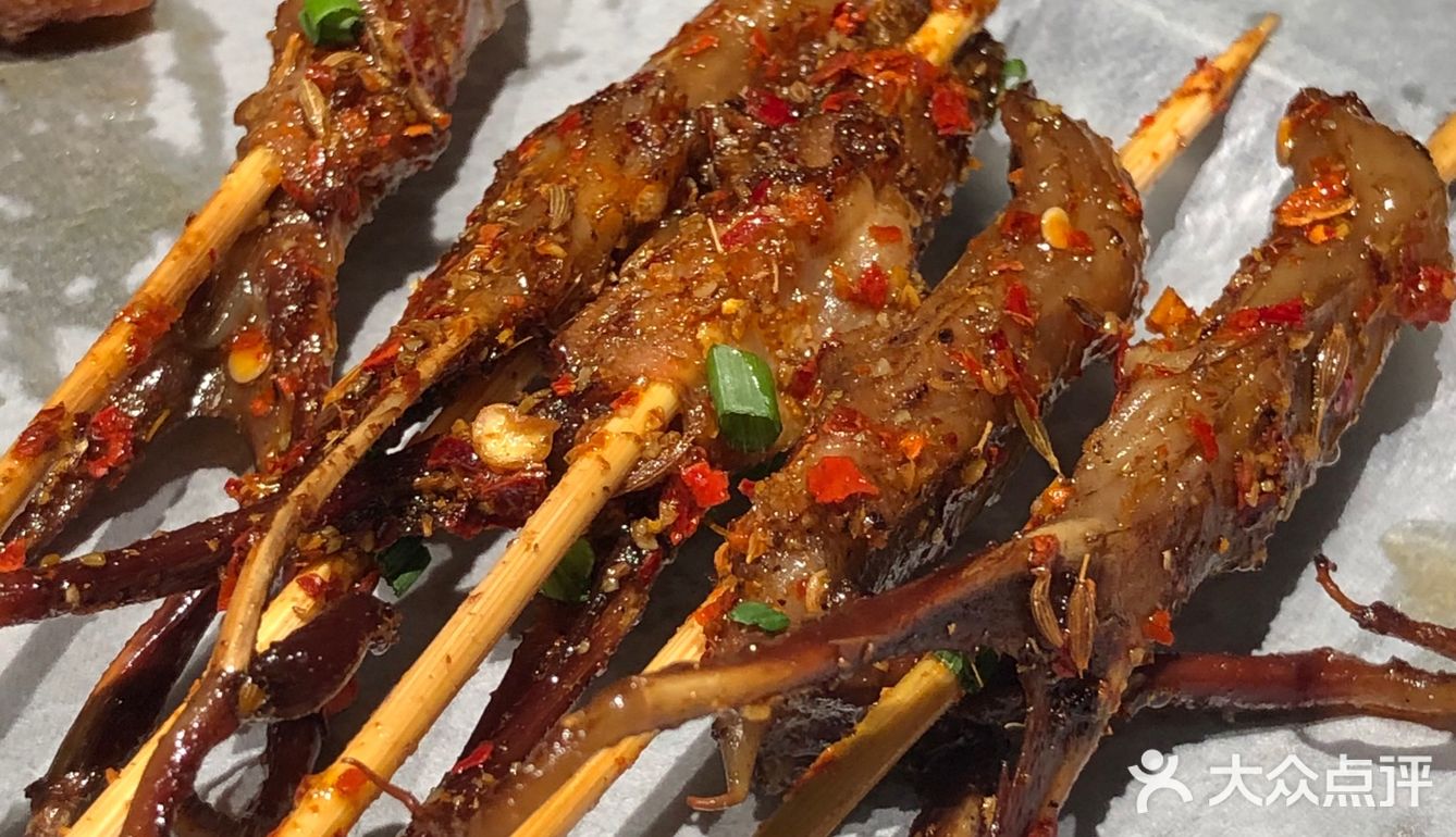 记得上次是在县正街吃的炸炸炸,这个是老店是做烧烤的