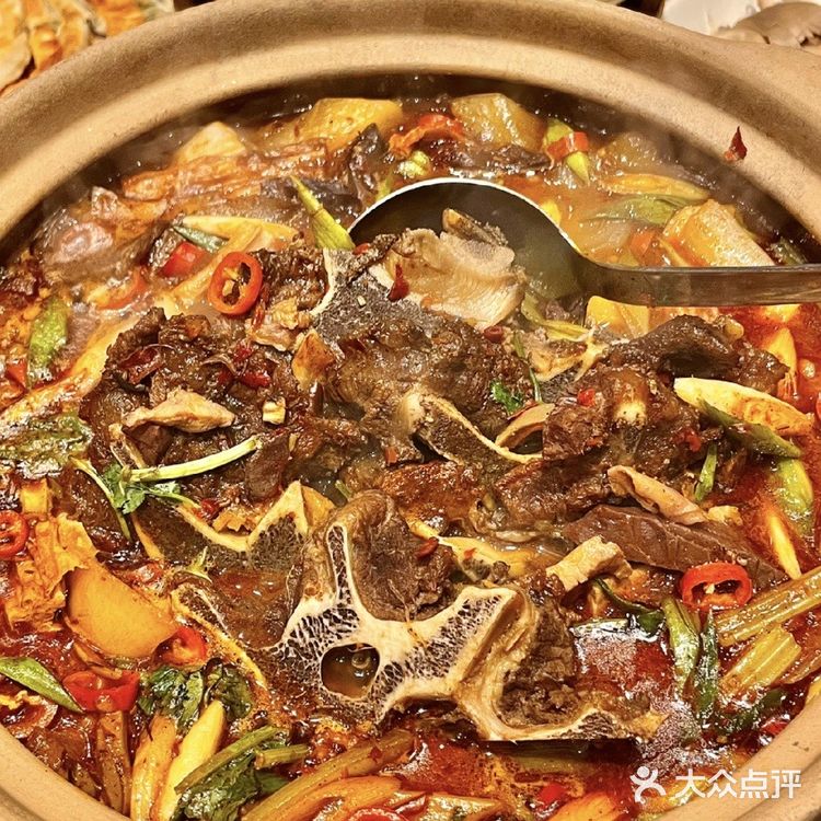 永红源也是老牌子了 是青岛人都爱吃的烧烤炒菜店！