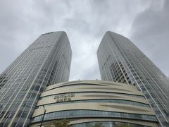 -瑞虹新天地月亮湾