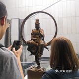 苏州博物馆馆身以灰白两色为主