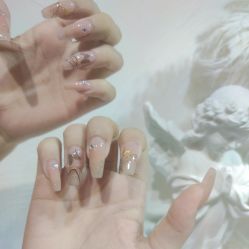 -花岐款式专研健康美甲沙龙