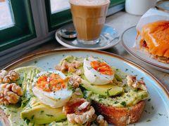 牛油果煮蛋吐司-RAC BAR(安福路店)