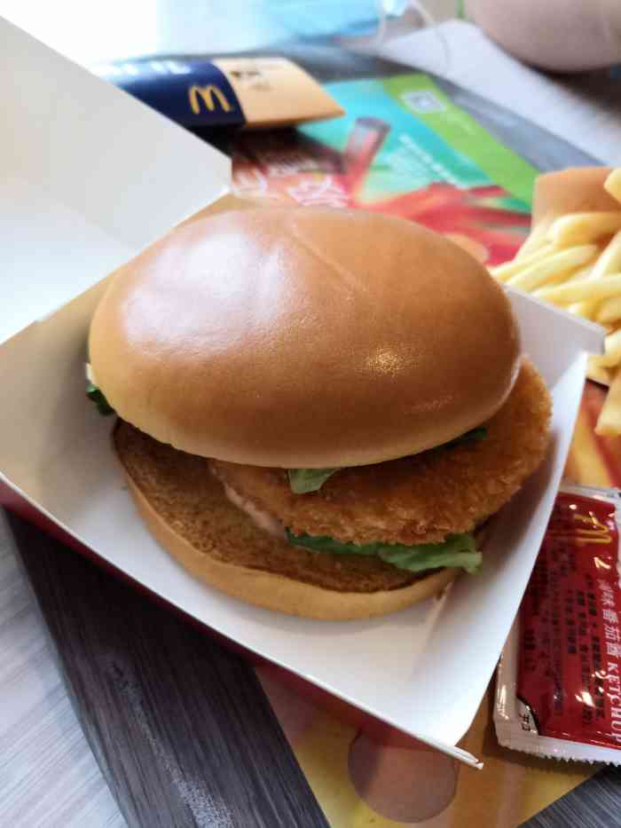 麦当劳(公主岭店)-"麦当劳新出的鲜虾堡,新品的活动很划算,套.