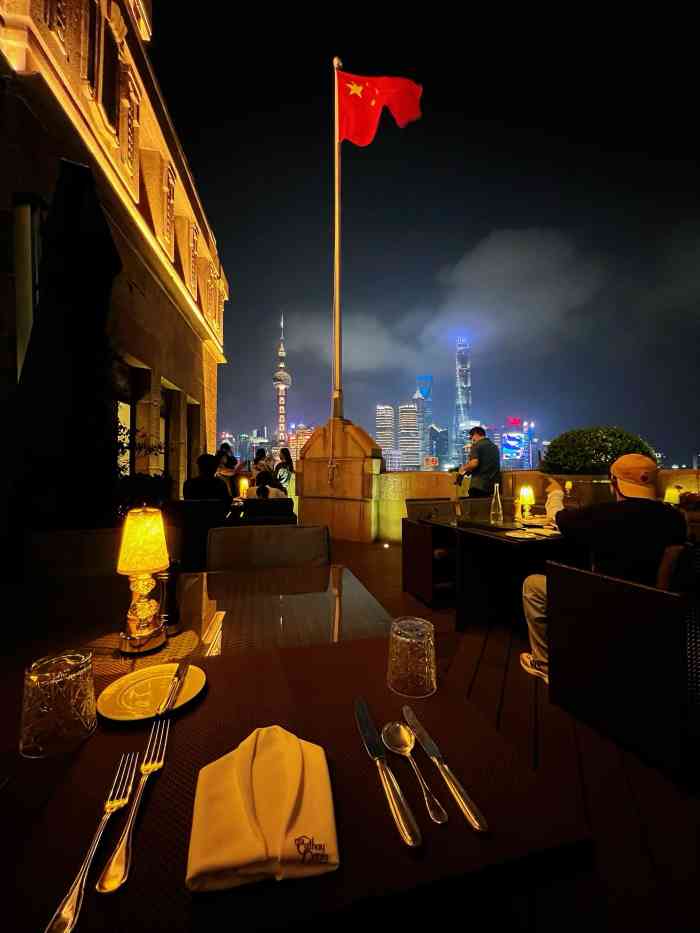 和平饭店华懋阁-"临时决定带娃去看外滩的夜景外滩边上的餐.