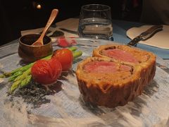 惠灵顿牛排-弦月窗LUNETTE BY AMANDA(复兴路店)