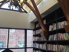 -钟书阁(松江泰晤士小镇店)