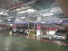 -中庚漫游城停车场
