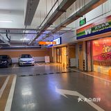 长阳京投港垃圾商场，混乱无管理。