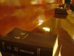 长凳上的《圣经》-沐恩堂