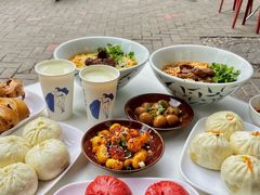 -李与白包子铺(桐梓林店)