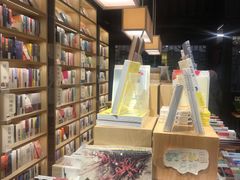 -猫的天空之城概念书店(杭州南宋御街店)