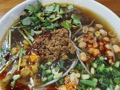 -爆炸头阿姨小四川正宗川味小吃(无任何分店)