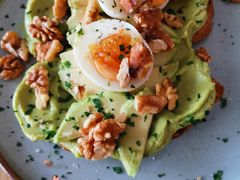 牛油果煮蛋吐司-RAC BAR(安福路店)