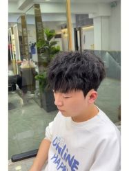 -海文先生国潮烫染男士理发馆