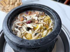 -南渝食府.墨脱石锅松茸鸡
