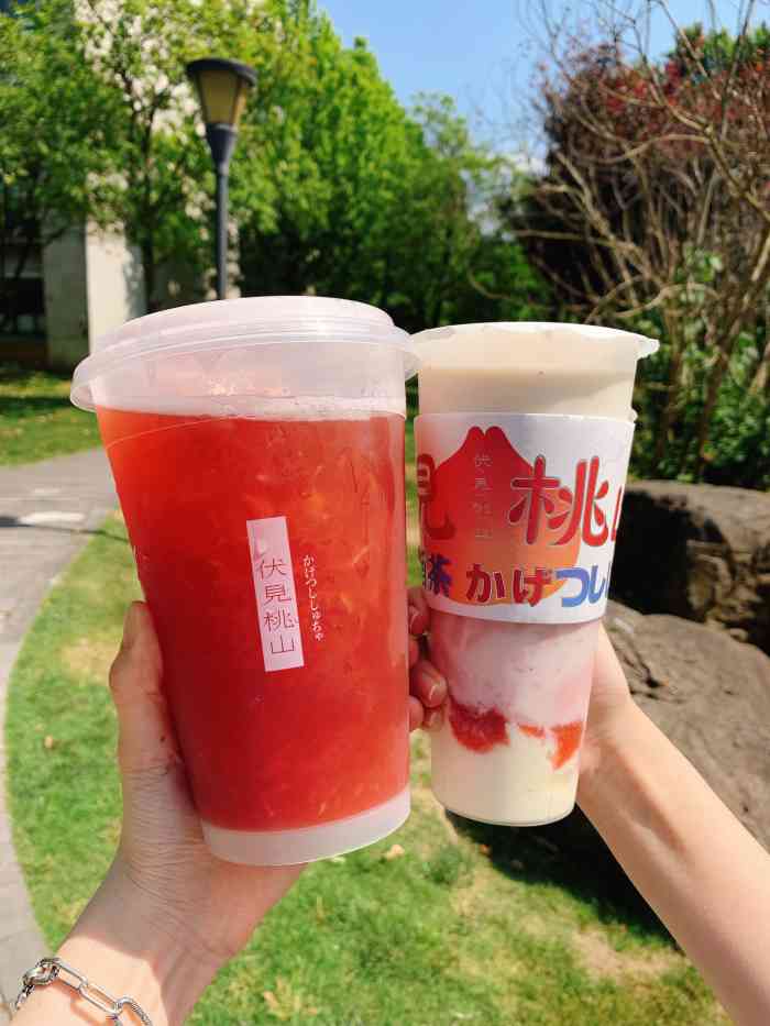 伏小桃(鄞州万达店)-"好久没喝伏见桃山啦!每每都会点招牌草莓大.