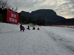 -济南卧虎山滑雪场