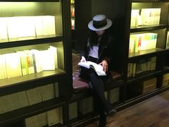 -钟书阁(松江泰晤士小镇店)