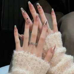 -安吉拉·纤纤玉指美甲美睫创意中心