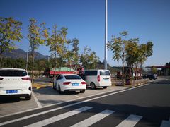 -三百山服务区-停车场