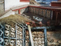 -比如骷髅墙景区