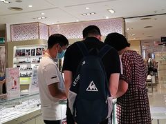 -宝岛眼镜(群光广场店)