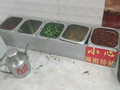调料台-试试看桂林米粉