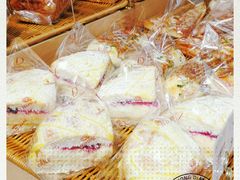 -顶东面包花园·生日蛋糕(世博店)