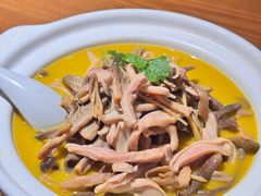鹿茸菌煨猪肚-吃饭皇帝大土家民族菜(荟聚店)