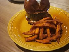 特色汉堡-HELLO 27 意面·沙拉·帕尼尼