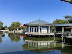 -平望服务区·停车场