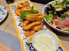 香炸鱿鱼圈和大虾配自制蛋黄酱-Mammamia意大利餐厅(古北店)