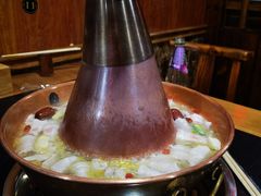 -果松木炭酸菜铜火锅·外婆参鸡汤