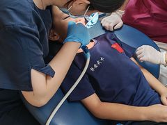 -瑞尔齿科(南京东路名人诊所)