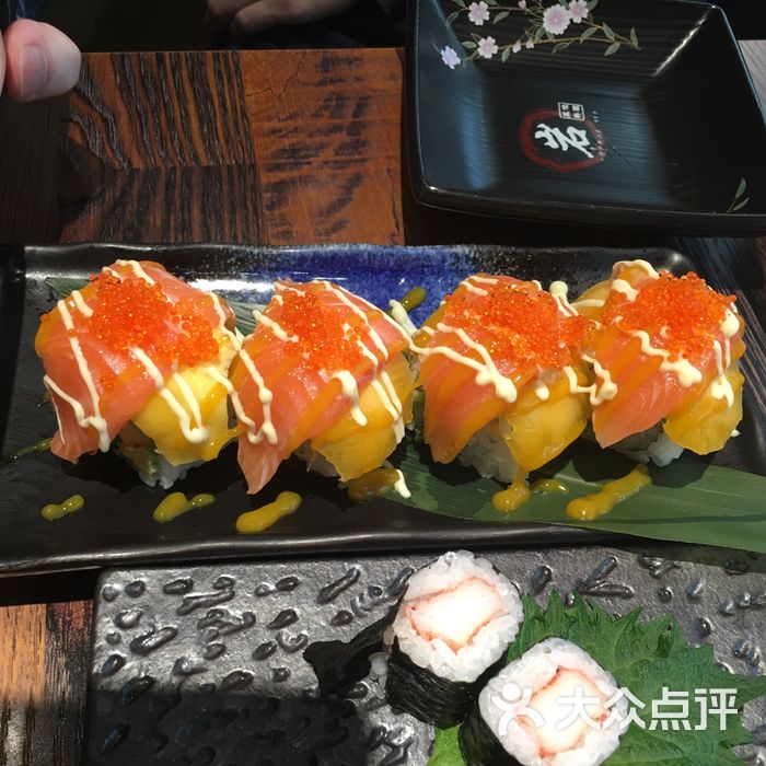 岩风味料理香芒三文鱼加州卷图片-北京日本料理-大众点评网