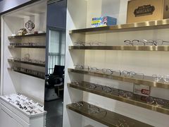 -视野联行眼镜•蔡司•依视路(温江店)