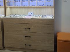 -天空之镜眼镜店蔡司依视路配镜授权零售店(望京颐堤港店)
