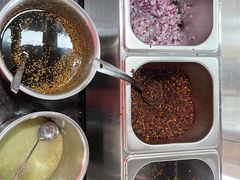 -鸿浩扒猪脚米线