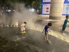 -瑞虹新天地月亮湾