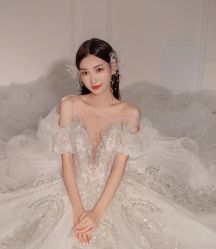 -觅白婚纱礼服馆