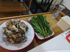 -毛辣果·贵州红酸汤牛肉火锅(西单店)