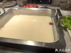-尚尚仙·酸汤猪手·猪肚鸡火锅(华联万柳购物中心店)